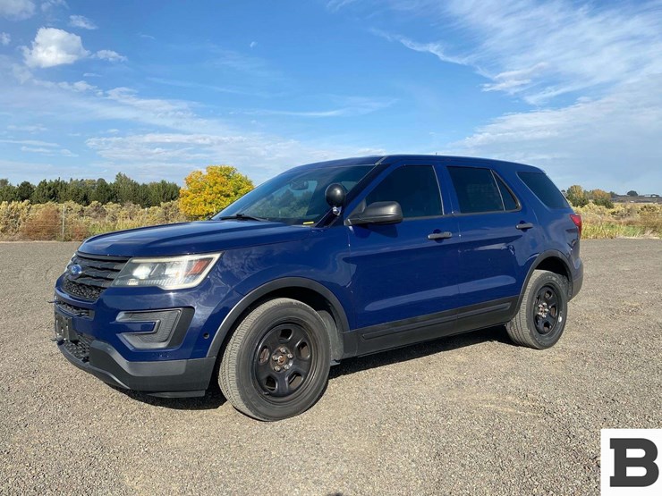 2016-ford-explorer-image-2