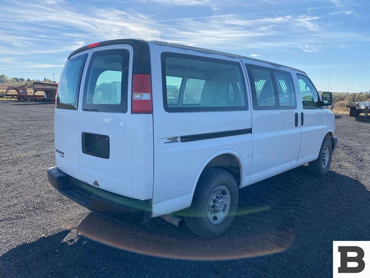 2012-chevrolet-express-2500-image-6