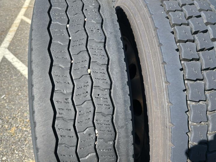 2023-peterbilt-579-image-16