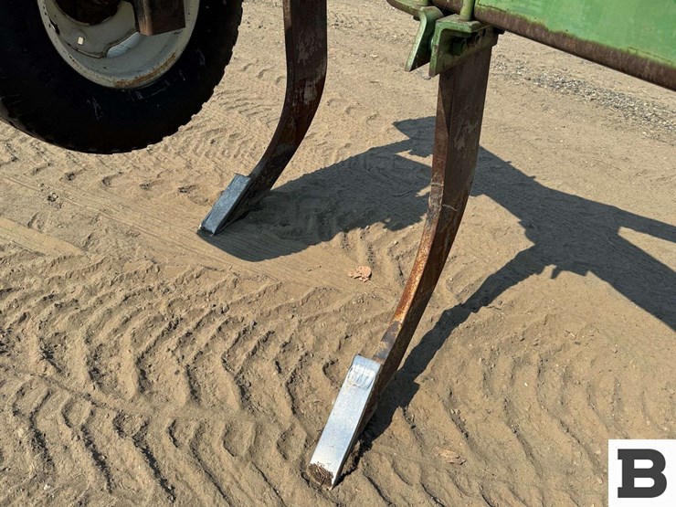 john-deere-900-7-shank-ripper-image-9