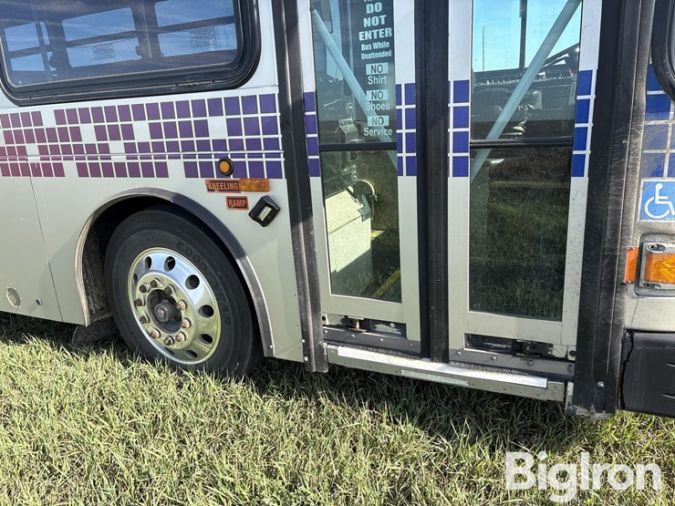 2009-gillig-low-floor-image-15