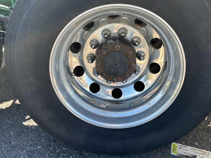 2023-peterbilt-579-image-21