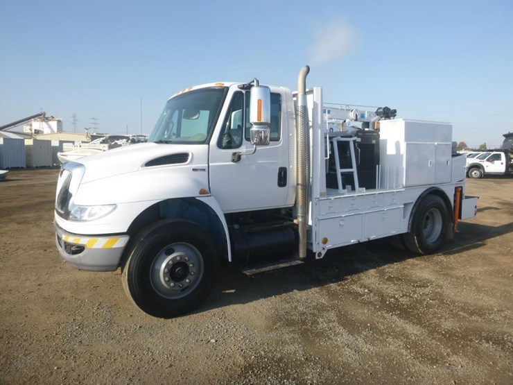 2011-international-durastar-4300-image-1