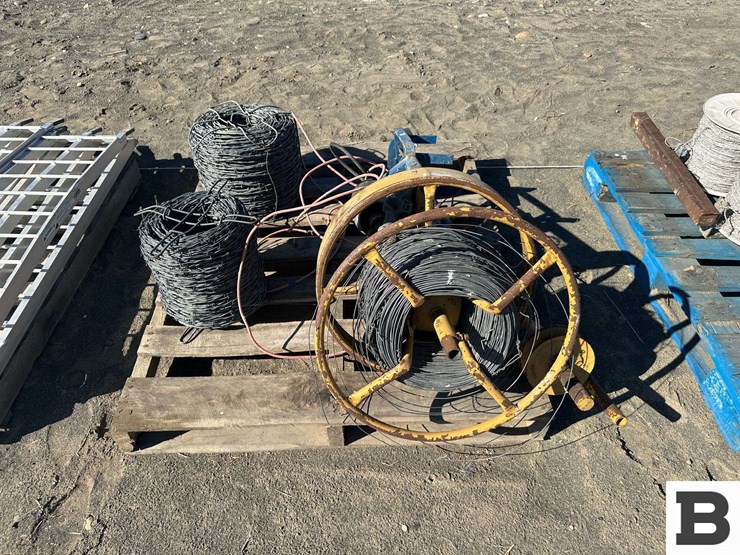 wire-fence-roller,-barb-wire-image-5