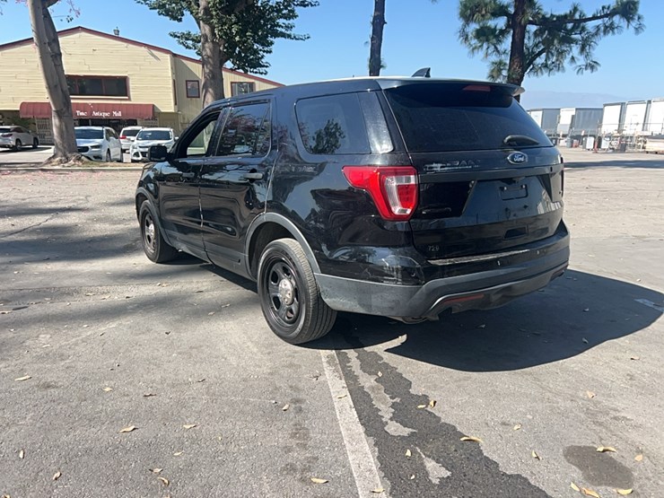 2017-ford-explorer-image-3