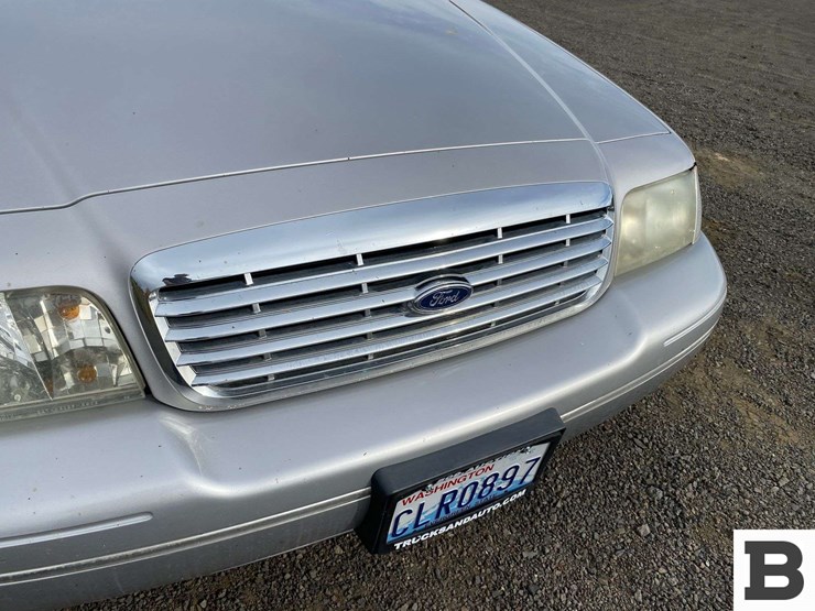 2005-ford-crown-victoria-sedan-image-9