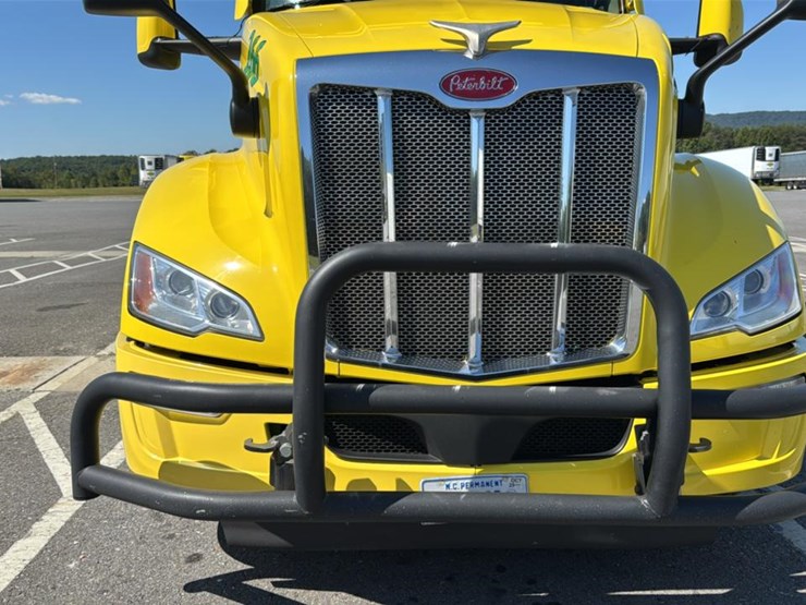 2023-peterbilt-579-image-16
