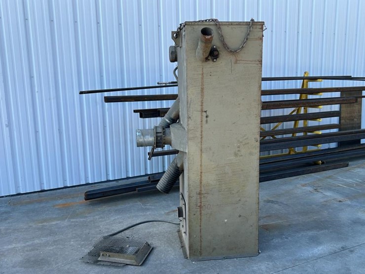 #4714-•-16’x16’-clemco-abrasive-blast-room-image-5