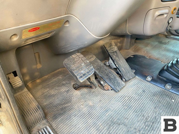 2013-peterbilt-367-image-56