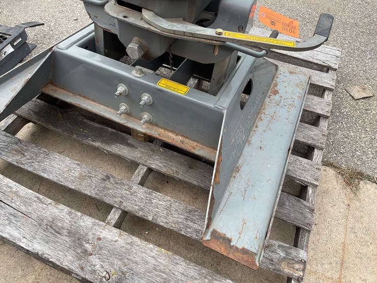 #8508-•-5th-wheel-hitch-(o3)-image-4