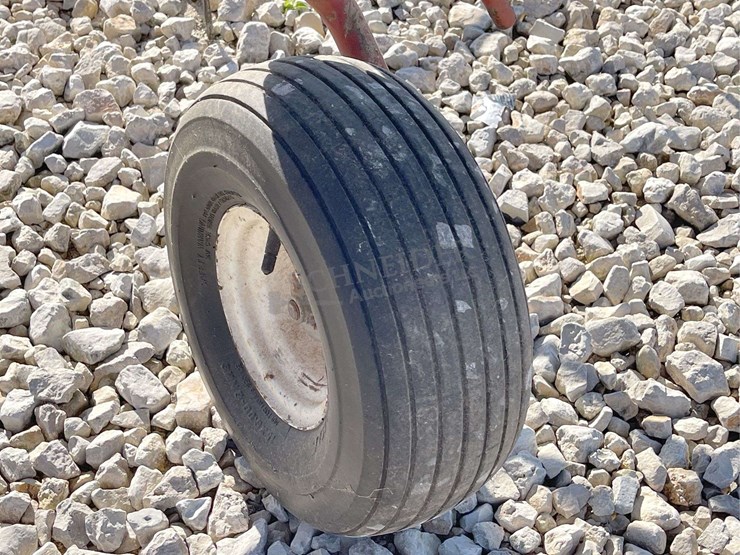 hesston-3717-image-14