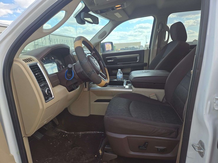 2013-ram-1500-slt-image-12