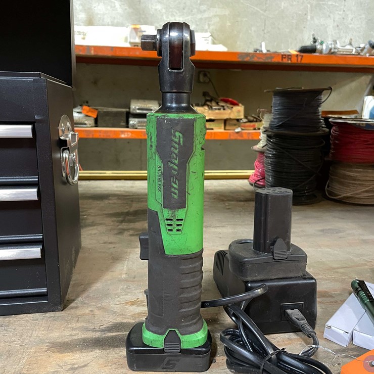 #8541 • Snap-On 3/8" Power Ratchet Wrench With Batteries and Charger (PR12)