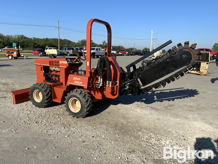2000-ditch-witch-3700dd-image-7