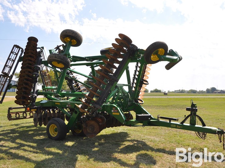 2015-john-deere-2623vt-image-3