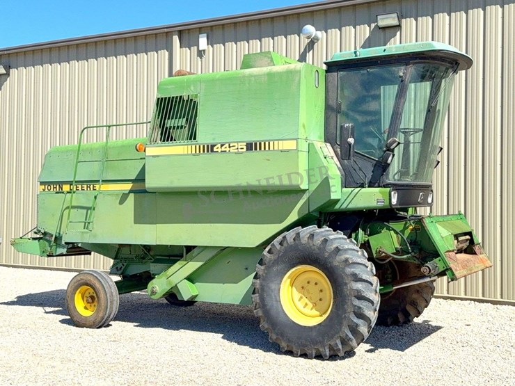 john-deere-4425-image-1
