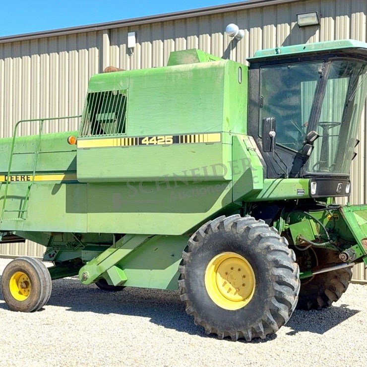 JOHN DEERE 4425