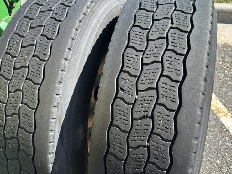 2023-peterbilt-579-image-14