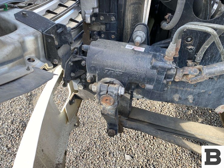 2014-hino-268-image-33