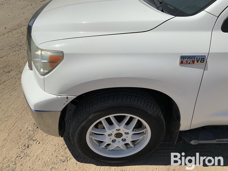 2013-toyota-tundra-sr5-image-15