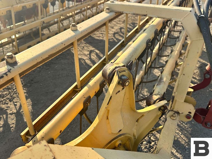 new-holland-216-image-24