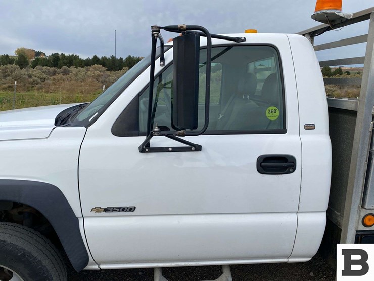 2004-chevrolet-silverado-3500-image-12