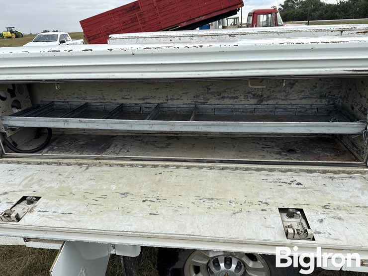 2010-chevrolet-silverado-3500-image-16