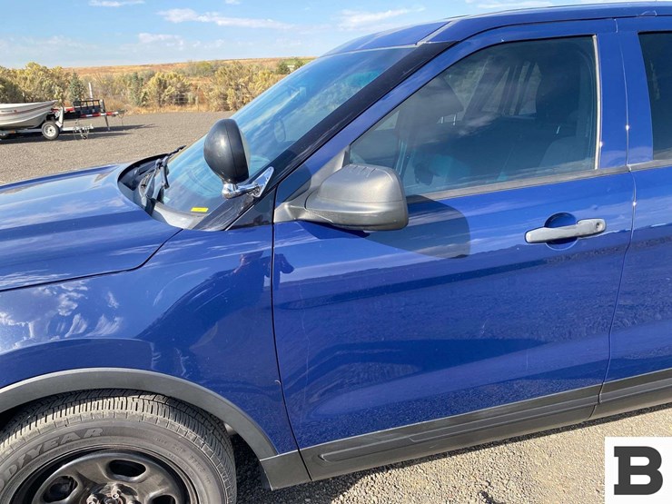 2016-ford-explorer-image-13