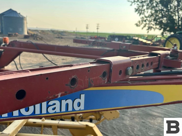 new-holland-216-image-30