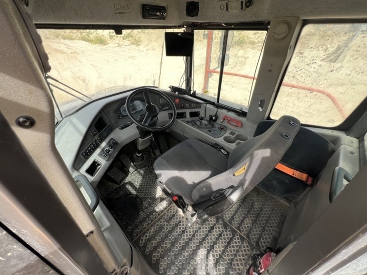 2021-volvo-a60h-image-30