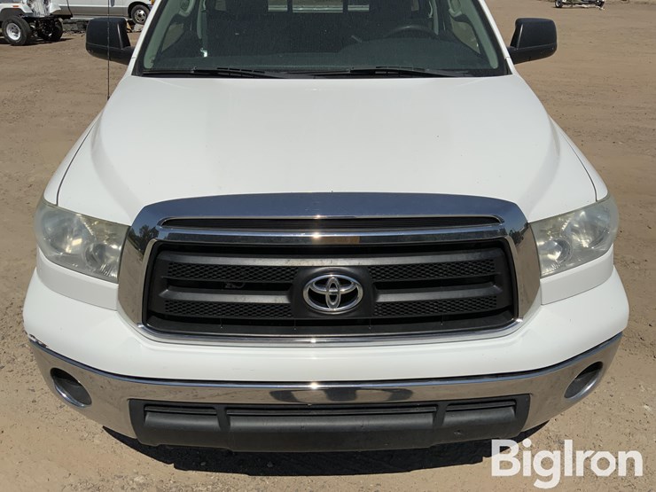 2013-toyota-tundra-sr5-image-10