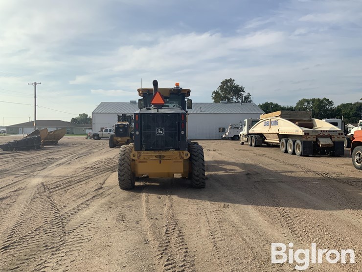 2011-deere-770g-image-6