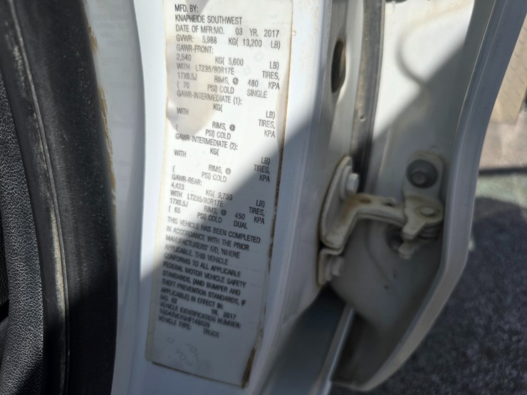 2017-gmc-sierra-3500-image-48