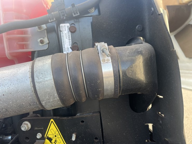 2011-international-7600-image-24