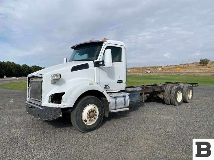 2017-kenworth-t880-image-1