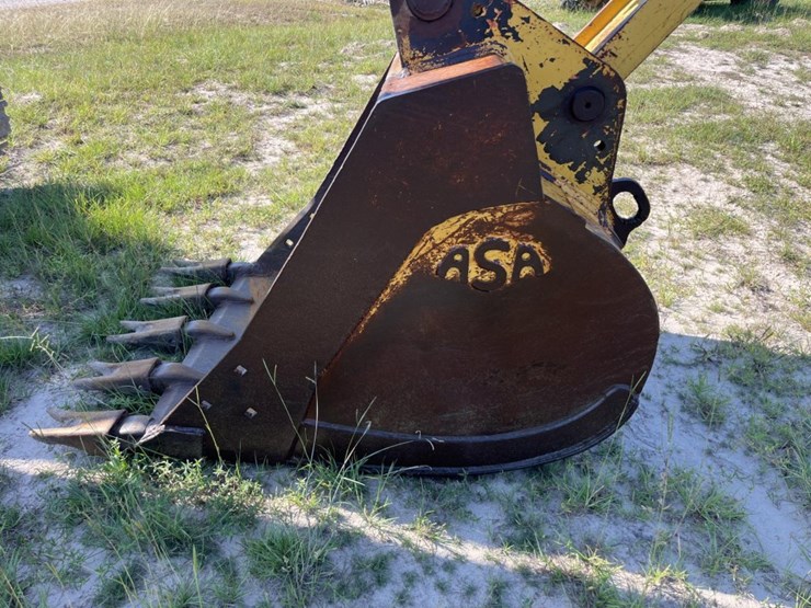 komatsu-pc228us-lc-image-13