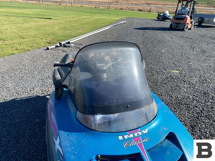 1998-polaris-indy-trail-touring-xlt-snowmobile-image-7