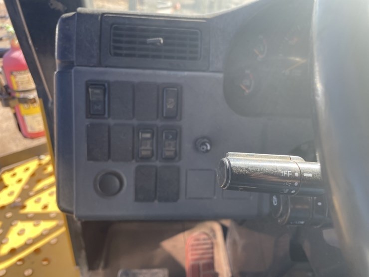 2015-komatsu-hd605-7e0-image-36