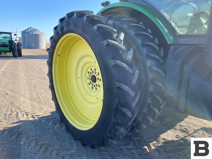 2011-john-deere-8285-tractor-image-38