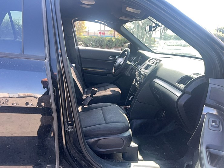 2017-ford-explorer-image-5