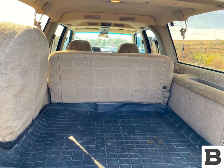 1993-gmc-suburban-image-20