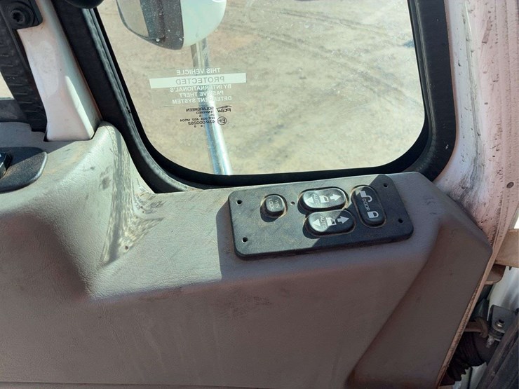 2017-international-prostar-image-10