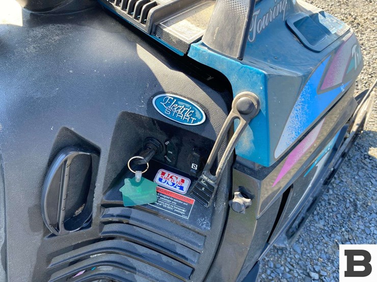 1998-polaris-indy-trail-touring-snowmobile-image-22