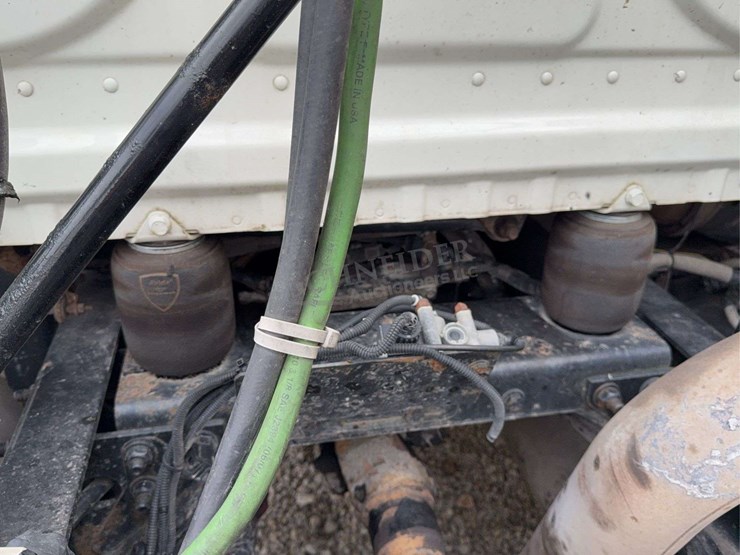 2012-freightliner-cascadia-113-image-94