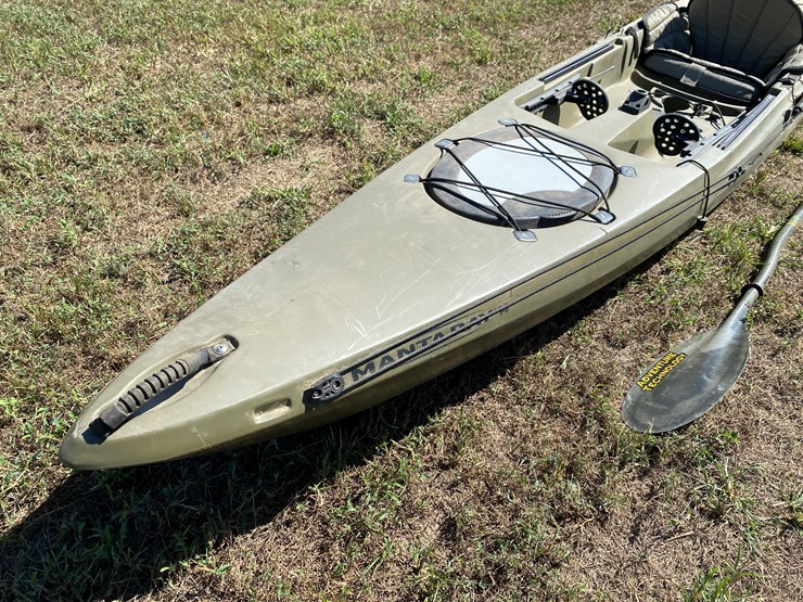 #70-•-#178-•-manta-ray-14-foot-kayak-with-paddle-and-dolly-image-2