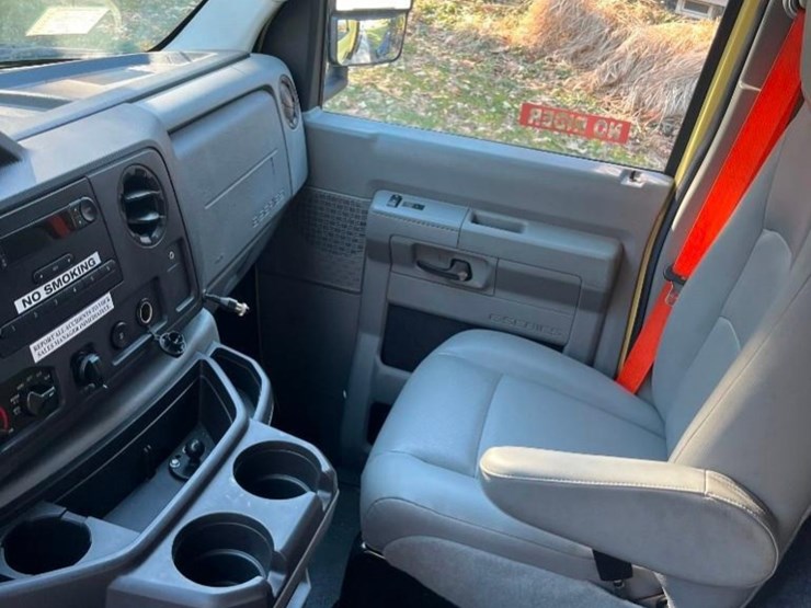 2019-ford-e450-image-13