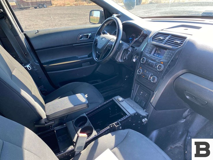 2017-ford-explorer-image-21