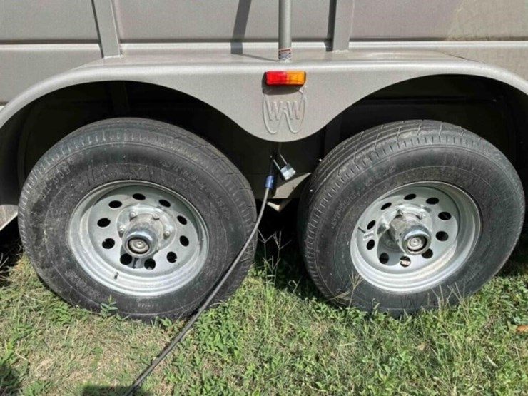 2023-w-w-16'-livestock-trailer-image-6