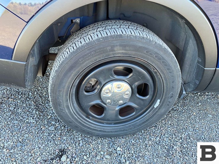 2017-ford-explorer-image-17