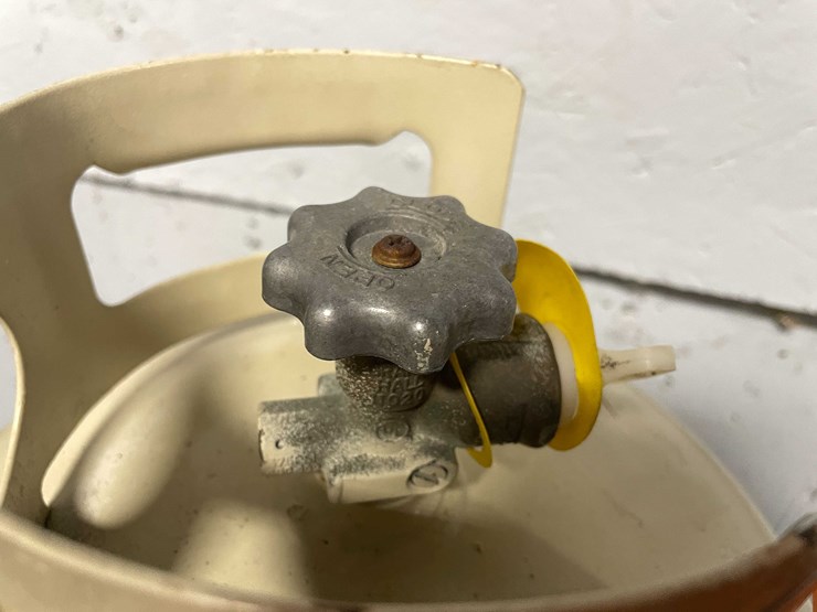 #8614-•-propane-tank-(cw)-image-12